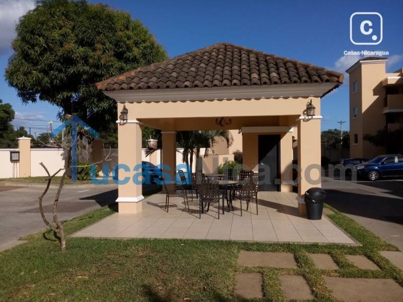 Apartamento en alquiler en Las Colinas, Managua – 2 hab, US$ 900/mes