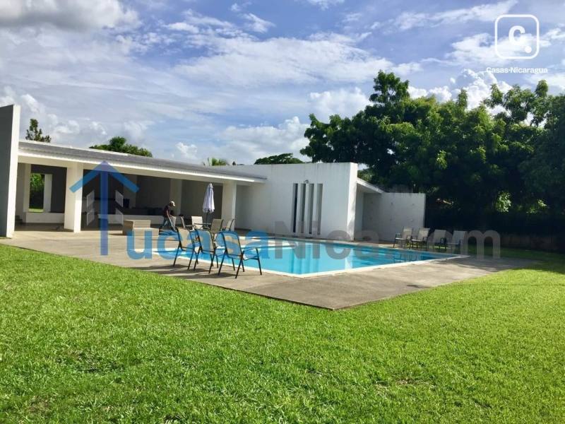 Apartamento en alquiler en Las Colinas, Managua – 4 hab, Ref TUCACR0001