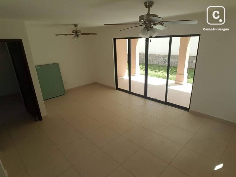 Apartamento en venta o alquiler en Villa Fontana Sur, Managua – 4 hab