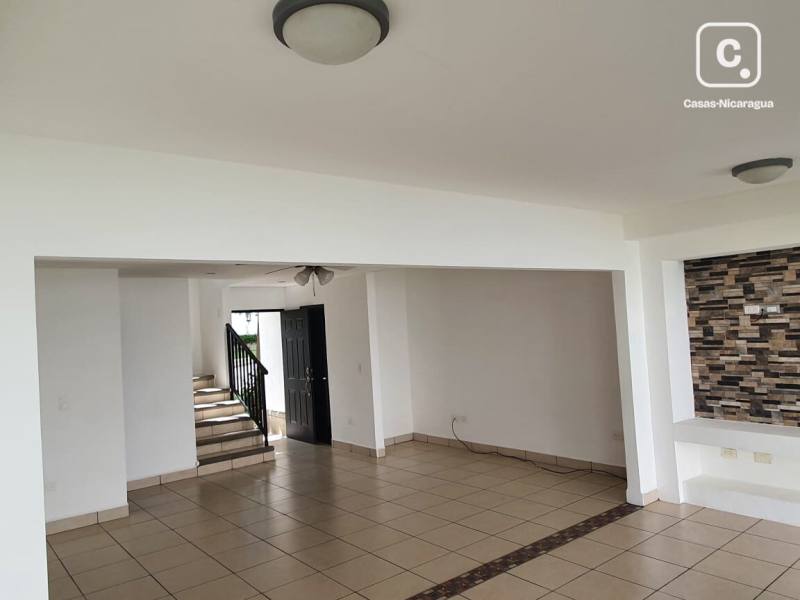 Apartamento en alquiler en Las Colinas, Managua – 3 hab, Ref TUCACR0101