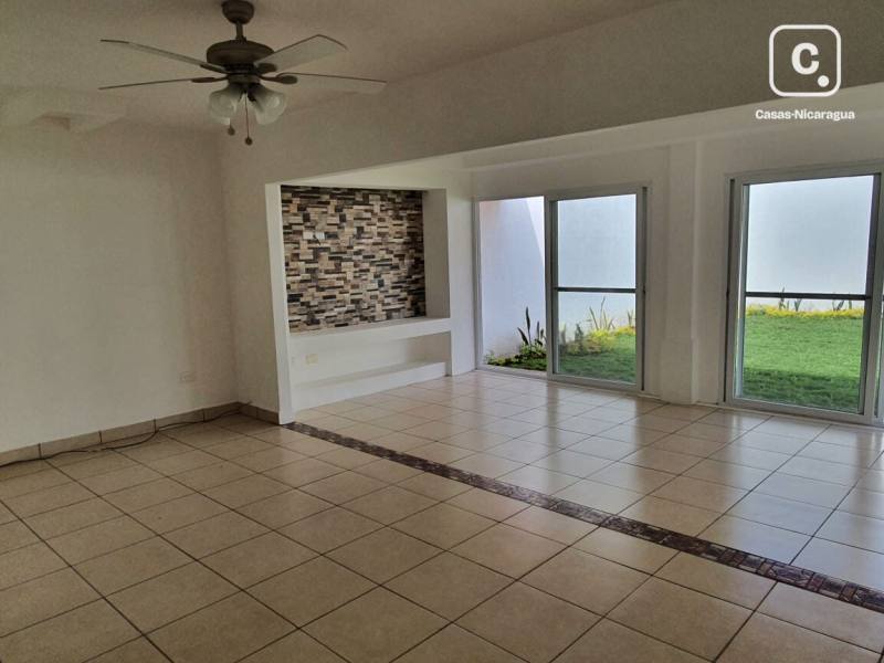 Apartamento en alquiler en Las Colinas, Managua – 3 hab, Ref TUCACR0101