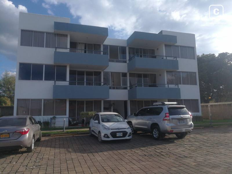 Apartamento en alquiler en Las Colinas, Managua – 2 hab, US$ 600/mes