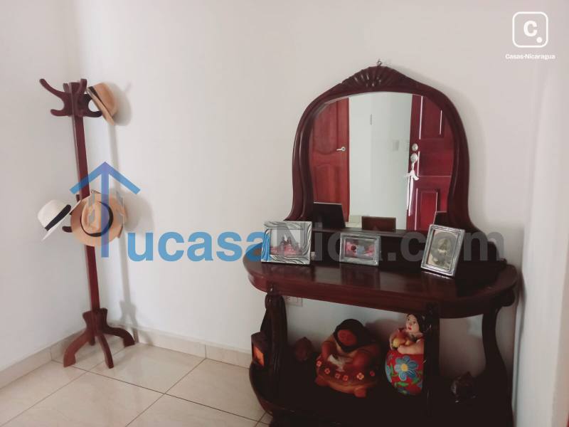 Casa en venta o alquiler en Las Colinas, Managua – 4 hab