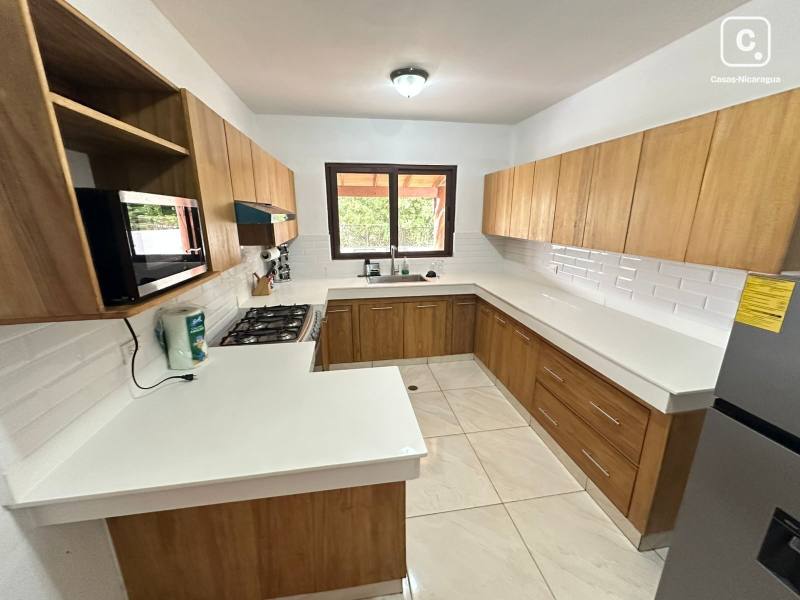 Casa en alquiler en Santo Domingo, Managua – 4 hab, 220 m²
