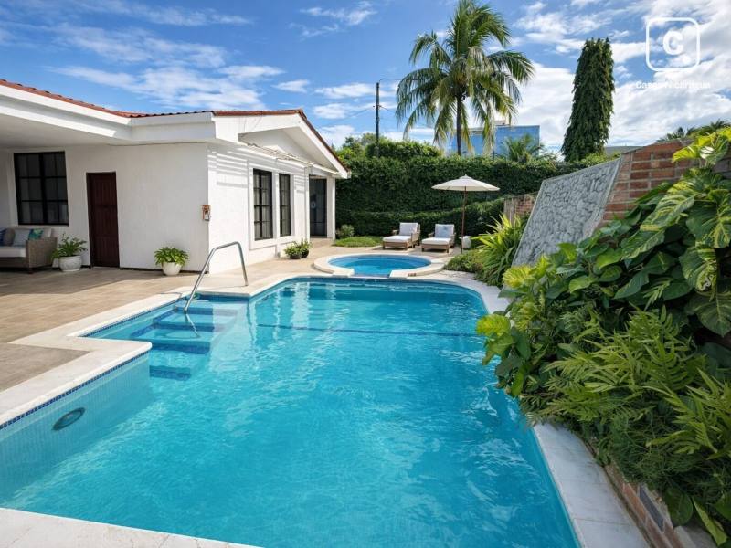 Casa en alquiler en Pista Jean Paul Genie, Managua – 4 hab, 300 m²