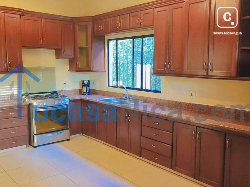 Apartamento en alquiler en Santo Domingo, Managua – 4 hab, US$ 3,000/mes