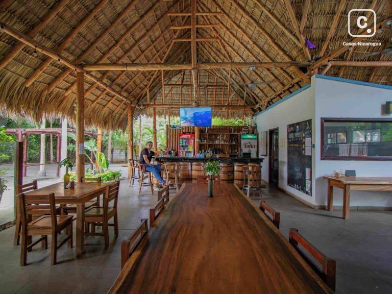 Casa de playa en venta en Tola, Rivas – 14 hab, 2,245 varas²