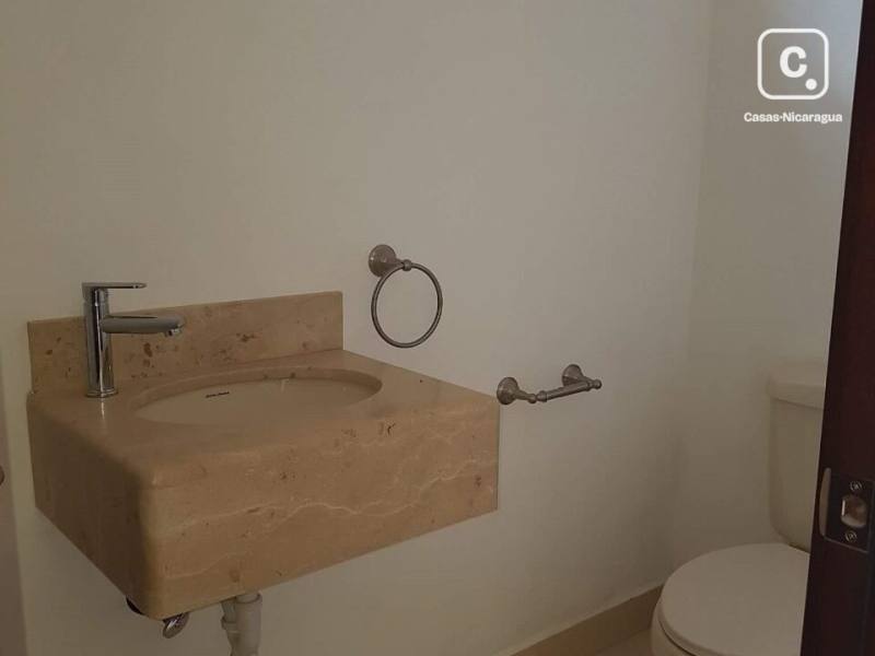 Casa en alquiler en Villa Fontana, Managua – 3 hab, US$ 1,200/mes