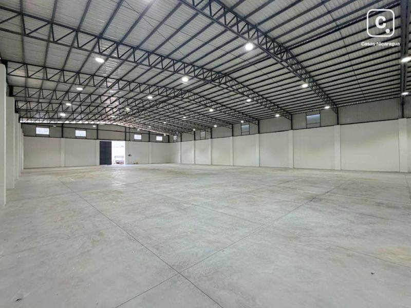 Alquiler Bodega 1200m2 zona Mercado de Mayoreo 