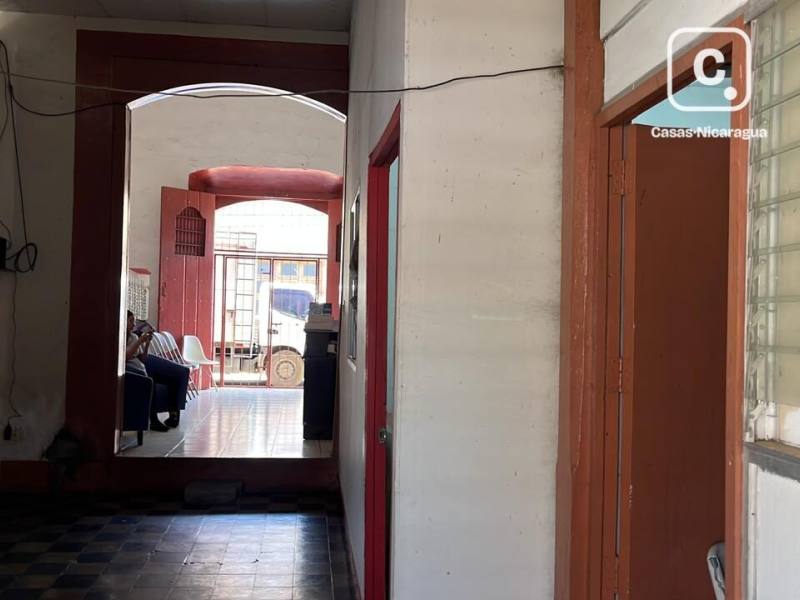 Local comercial en venta en León – 185 m²
