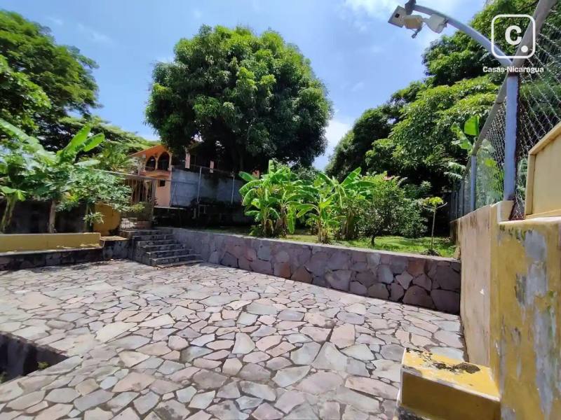 Local comercial en venta en Granada – 315 varas²