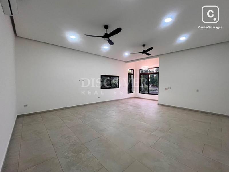 House for rent in Chinandega – 3 beds, 420 m²
