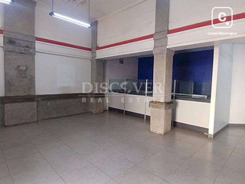 Commercial unit for sale in León – 448 m²