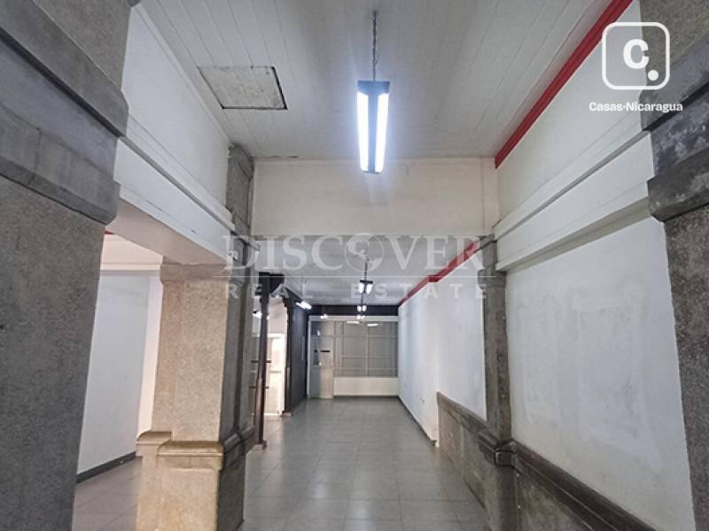 Commercial unit for sale in León – 448 m²