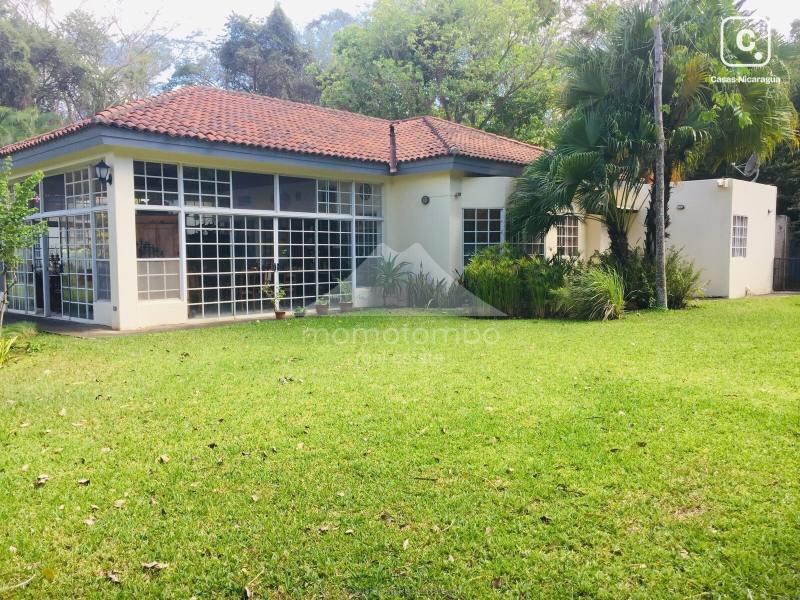 Casa en venta o alquiler en Villa Fontana Sur, Managua – 4 hab, 384 m²