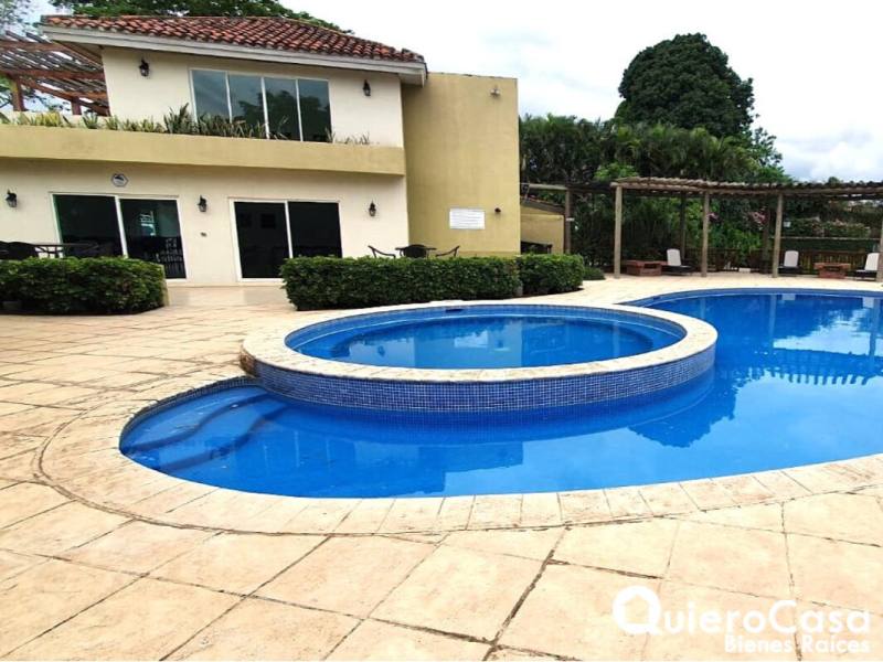 Casa en alquiler en Las Colinas, Managua – 3 hab, 186 m², US$ 1,500/mes