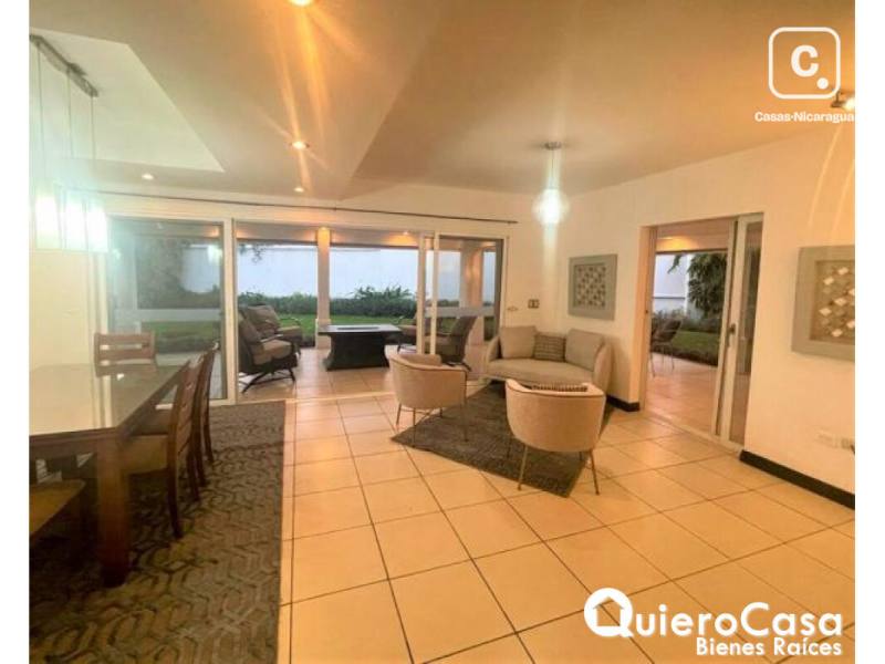 Casa en alquiler en Las Colinas, Managua – 4 hab, Ref QCCF1075
