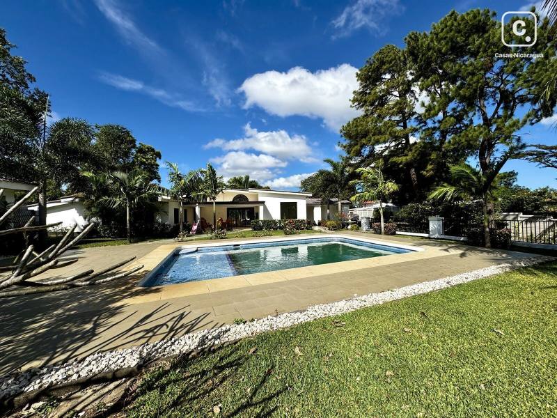 Casa en venta en Managua – 4 hab, 400 m², US$ 385,000