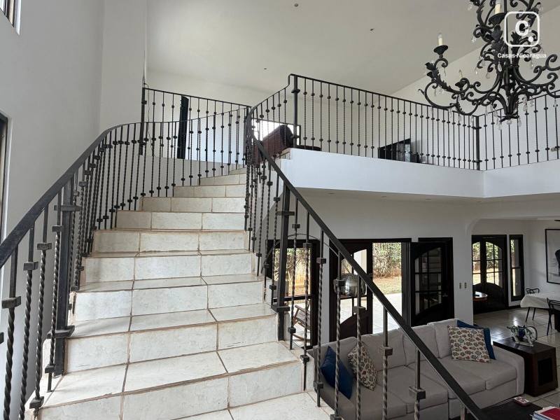 Casa en venta en Villa Fontana, Managua – 5 hab, 408 m²
