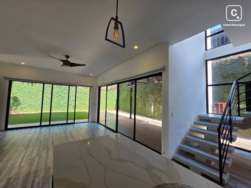 Casa en alquiler en Villa Fontana Sur, Managua – 3 hab, 300 m²