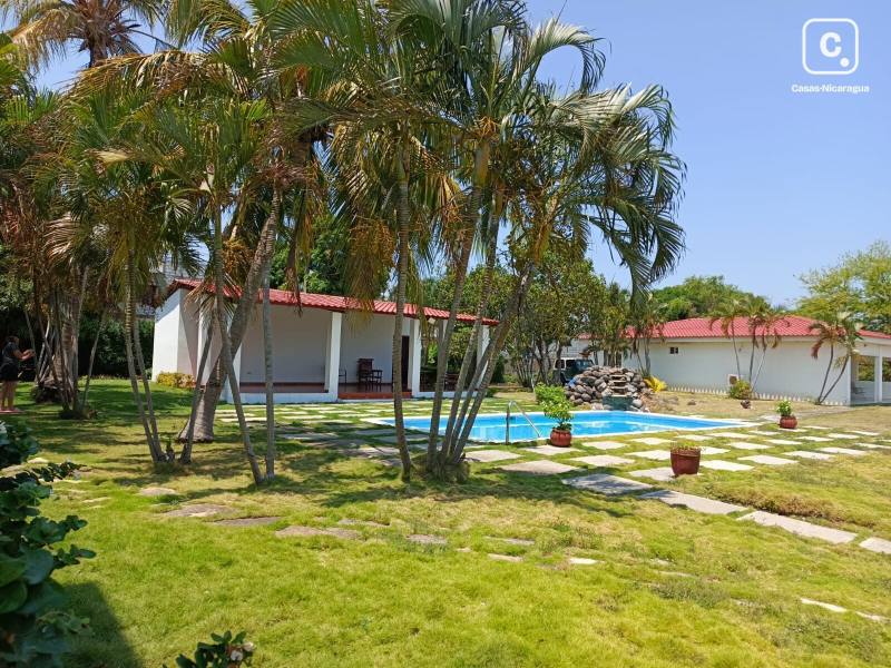 Apartment for rent in Granada – 2 beds, 215 m²