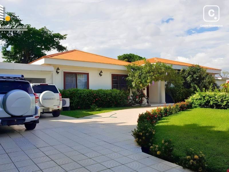 Casa en venta en Las Colinas, Managua – 4 hab, 420 m², US$ 400,000