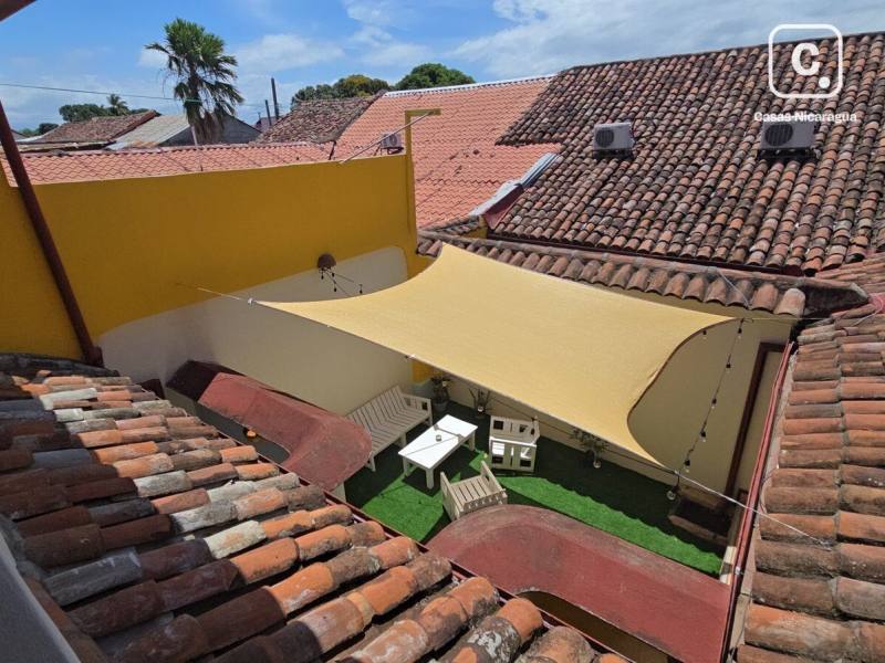 Commercial unit for sale in Granada – 250 m²