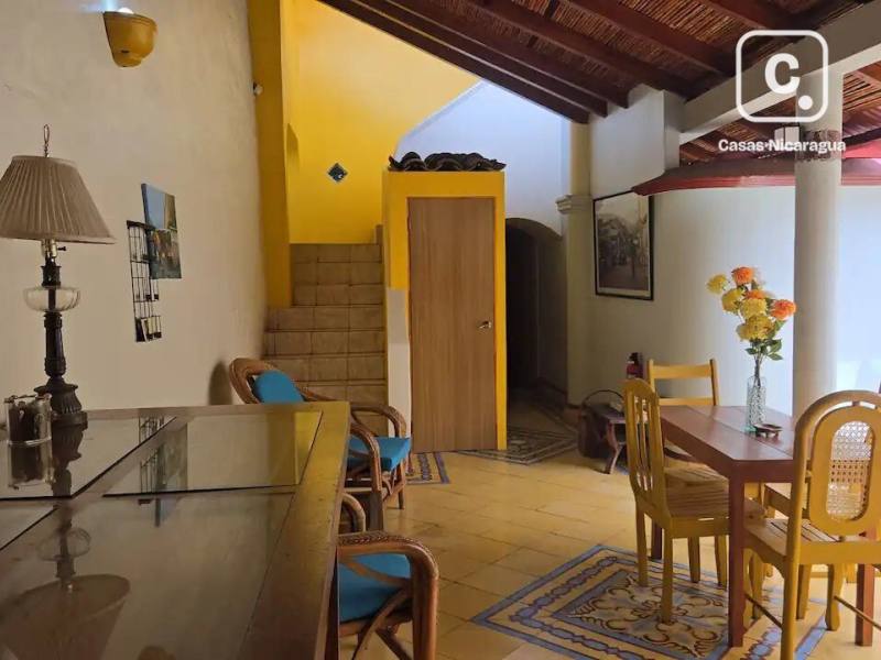 Commercial unit for sale in Granada – 250 m²