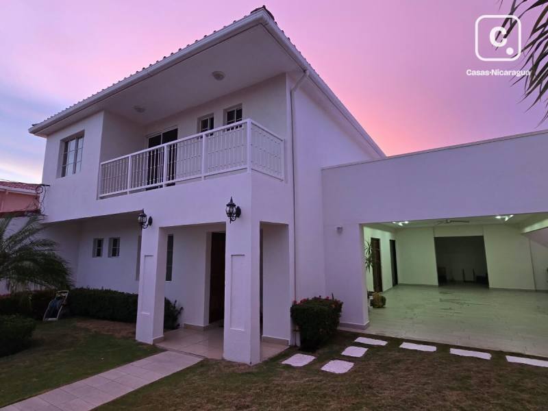 Casa en alquiler en Lomas del Valle, Managua – 3 hab, 289 m²