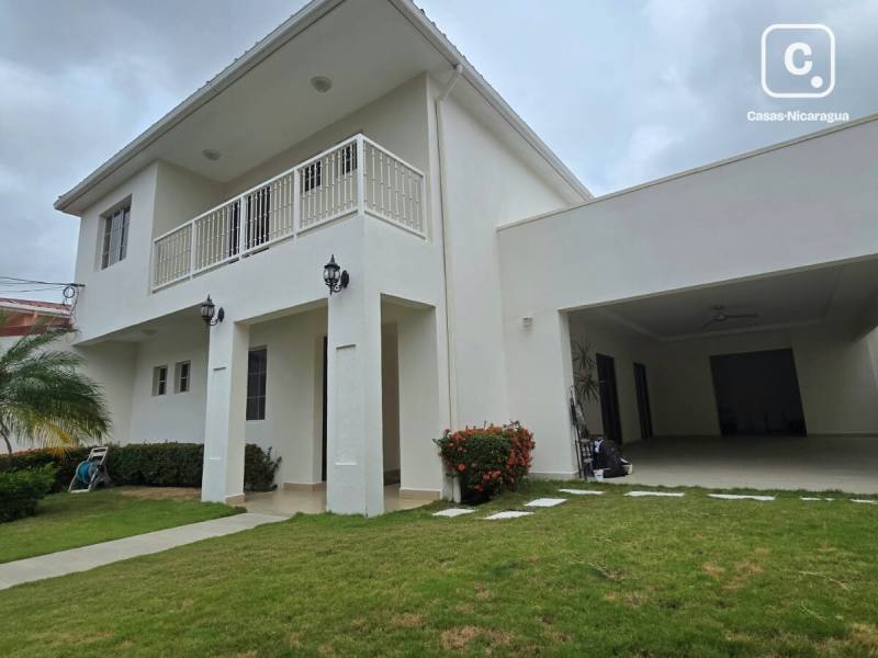 Casa en alquiler en Lomas del Valle, Managua – 3 hab, 289 m²