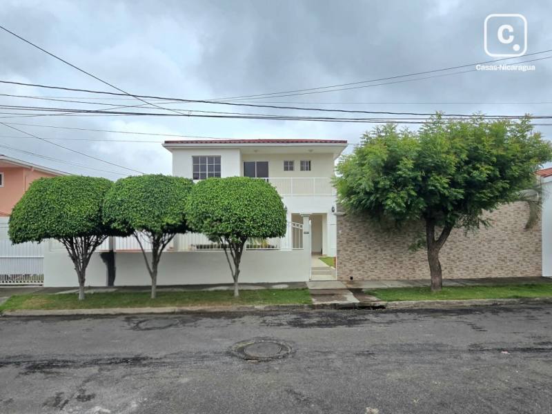 Casa en alquiler en Lomas del Valle, Managua – 3 hab, 289 m²