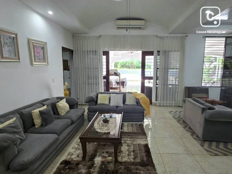 House for rent in Las Colinas, Managua – 6 beds, 450 m²
