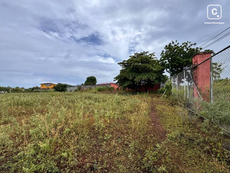 Terreno en venta en Granada – 7,666 varas²
