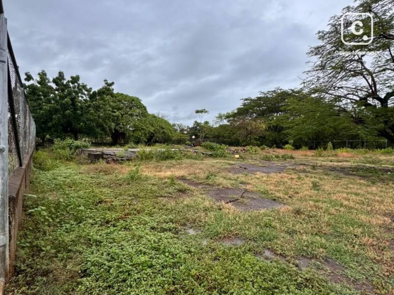 Terreno en venta en Granada – 7,566 varas²
