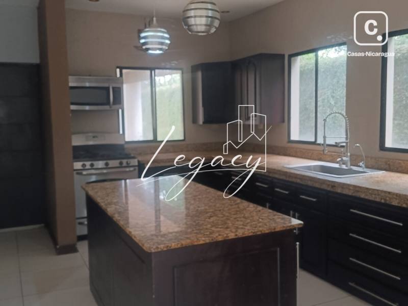 Casa en venta en Las Colinas, Managua – 3 hab, 443 m²