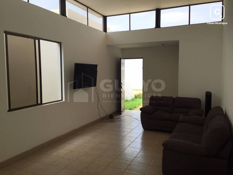 Casa en alquiler en Santo Domingo, Managua – 2 hab, US$ 700/mes