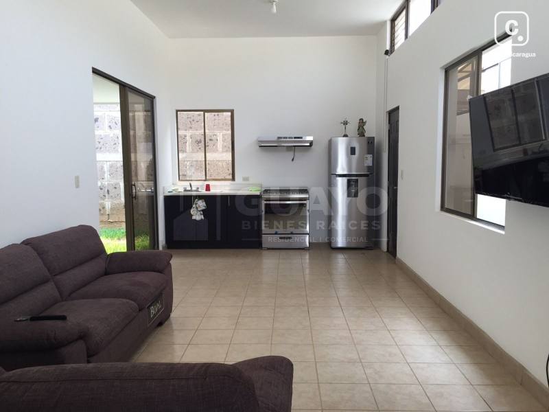 Casa en alquiler en Santo Domingo, Managua – 2 hab, US$ 700/mes