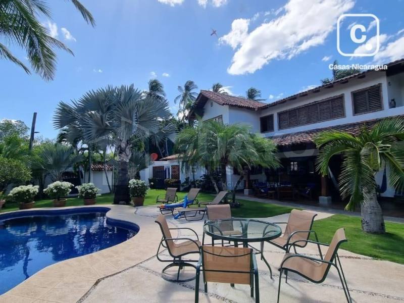 Casa de playa en venta en Poneloya, León – 5 hab, 398 m²