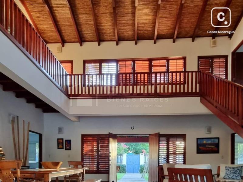Casa de playa en venta en Poneloya, León – 5 hab, 398 m²