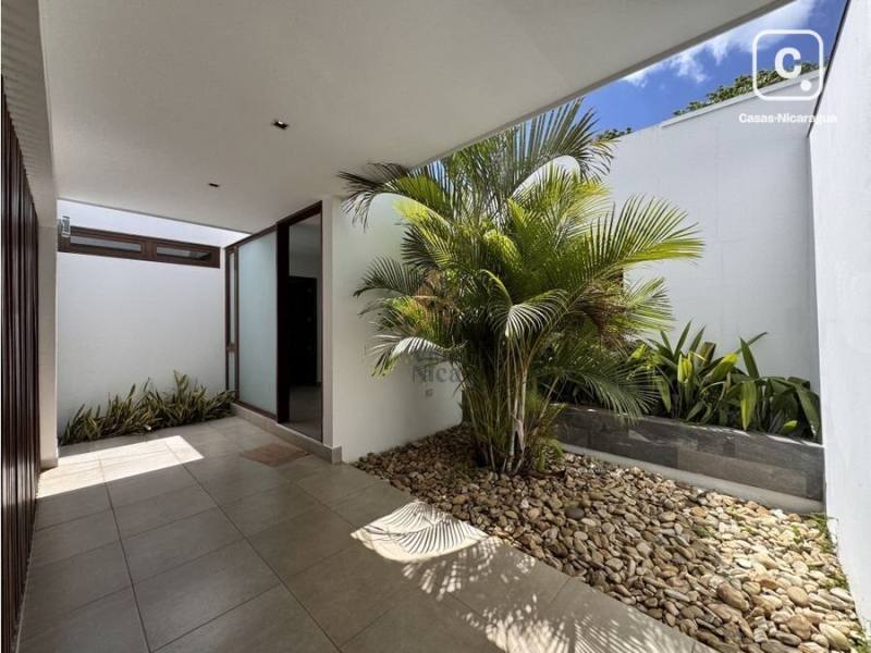 House for sale in Villa Fontana Sur, Managua – 470 m²