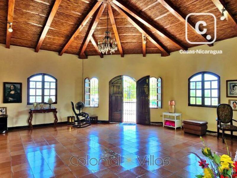Casa en venta en Granada – 3 hab, 300 m²