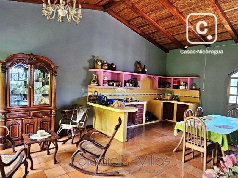 Casa en venta en Granada – 3 hab, 300 m²