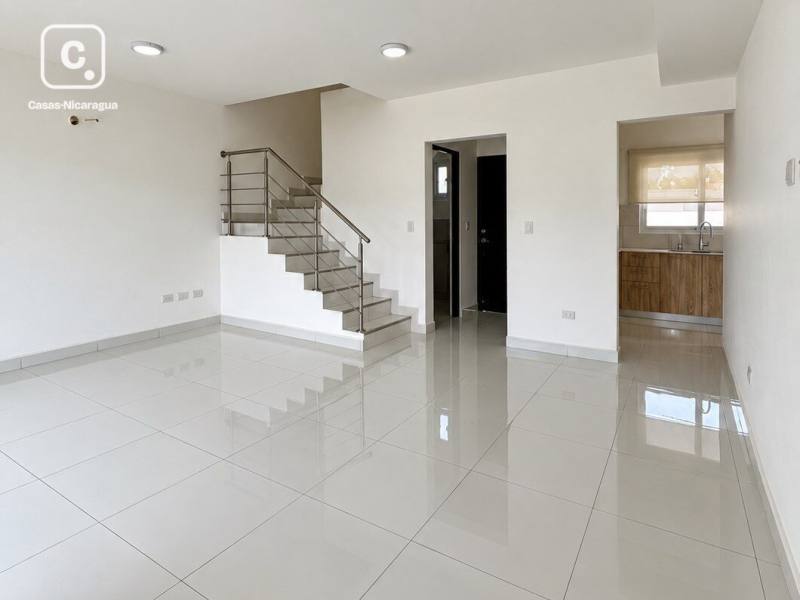 Casa en alquiler en Las Colinas, Managua – 3 hab, 135 m², US$ 1,400/mes