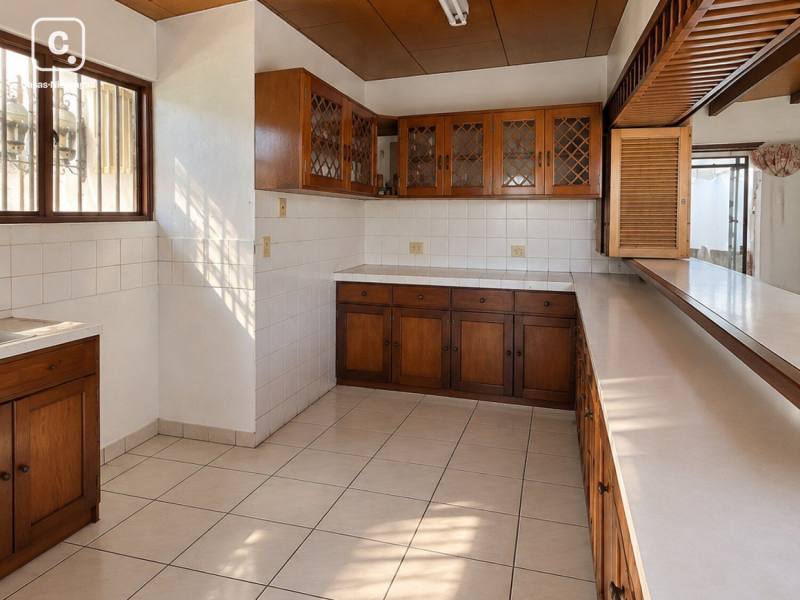 Casa en venta en Los Robles, Managua – 5 hab, 387 varas²