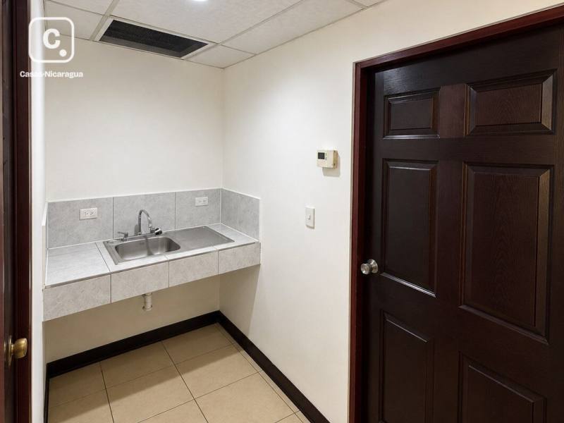 Building for rent in Altamira, Managua – 75 m²