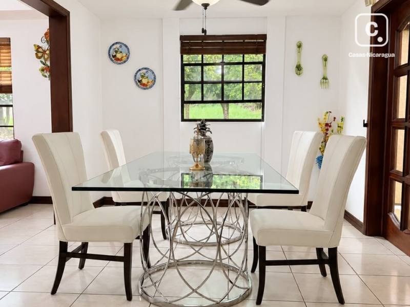 Casa en venta en Santo Domingo, Managua – 4 hab, 263 m², US$ 290,000