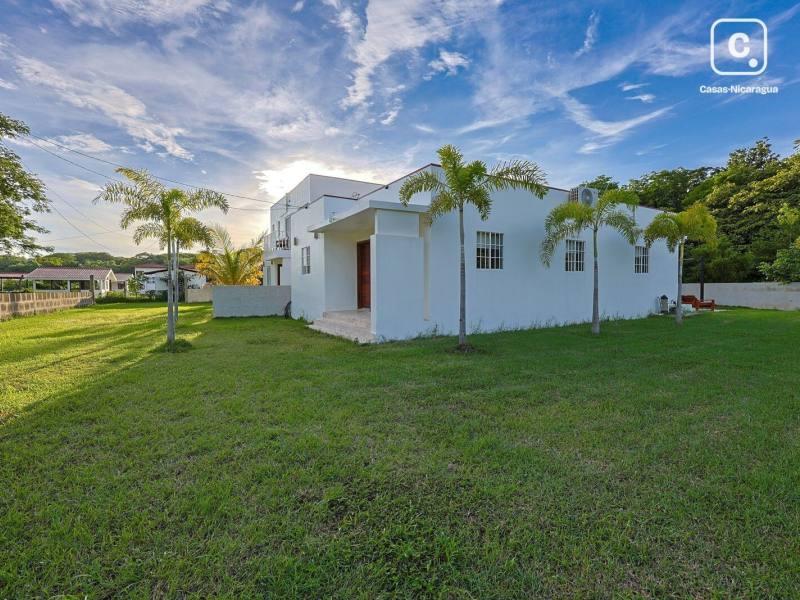 Casa en venta en San Juan del Sur, Rivas – 3 hab, 710 varas²