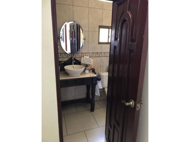 Casa en alquiler en Managua – 4 hab, 1,800 m²