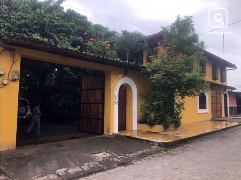 Casa en venta en Granada – 4 hab, 598 m²