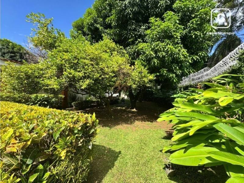 Casa en alquiler en Las Colinas, Managua – 4 hab, 320 m²